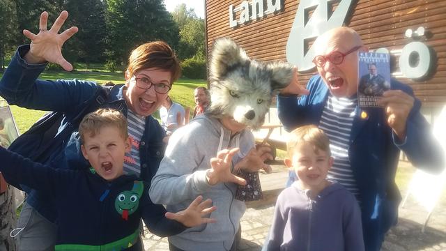 Begeisterte Wolfstage-Besucher: Sonnentor-Gründer Johannes Gutmann mit Frau und Kindern.