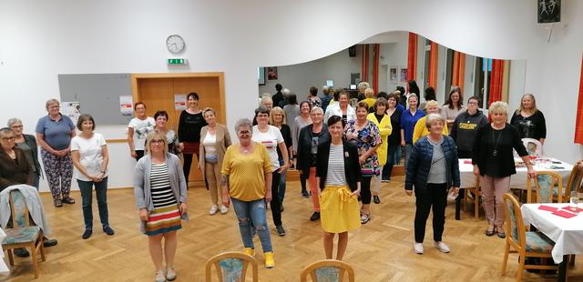 Unter Einhaltung der Corona-Maßnahmen genossen viele Frauen einen gemütlichen Kinoabend,
der ganz im Zeichen einer besonderen Frau – Johanna Dohnal – stand.
