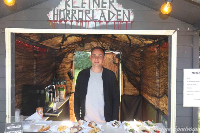  Erfrischungen, Brötchen, Kaffee und Kuchen gab es am "kleinen Horrorladen" von Manuel Celeda. 