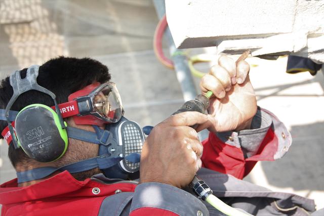 In 85 Meter Höhe werden die detailreichen Zierelemente restauriert. | Foto: Mariendom / S. Noll