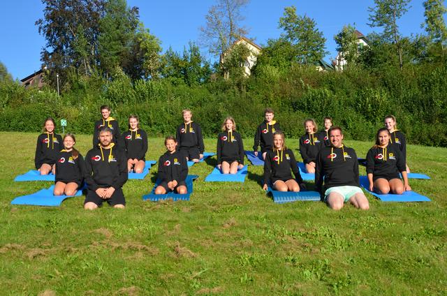 Das Schwimmteam wurde mit neuen Hoodies und Handtüchern ausgestattet.