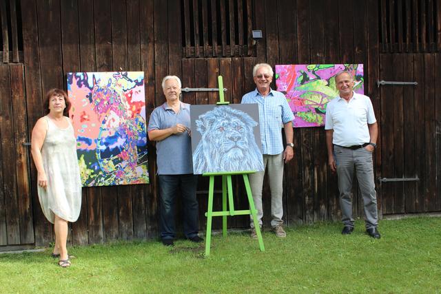 Auch Bürgermeister Gerhard Klaffner (re.) war Gast der der Ausstellung. | Foto:  Hilde Kößler