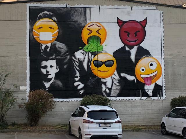 Das Schulfoto zeigt links unten angeblich den Philosophen Ludwig Wittgenstein und rechts oben den jungen Adolf Hitler als Schüler des Fadingergymnasiums.