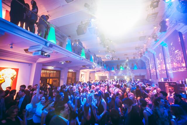 Party feiern in Nachtlokalen dürfte momentan wenig spaßig sein und ab ein Uhr nachts verboten.