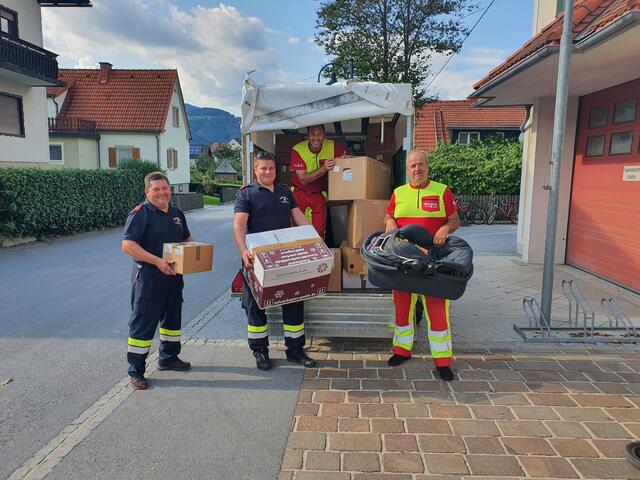 Die FF Oberfeistritz sammelte in Anger zahlreiche Spenden für die ÖLRG. | Foto: KK