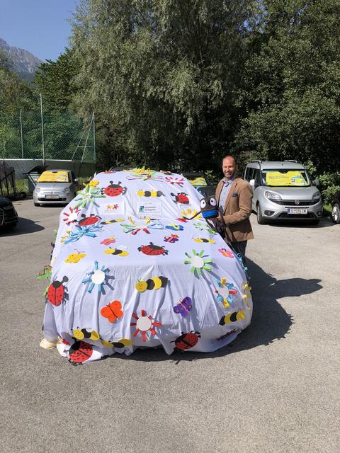 Besonders liebevoll verpackt wurde das Auto des Miederer Bgm. Daniel Stern