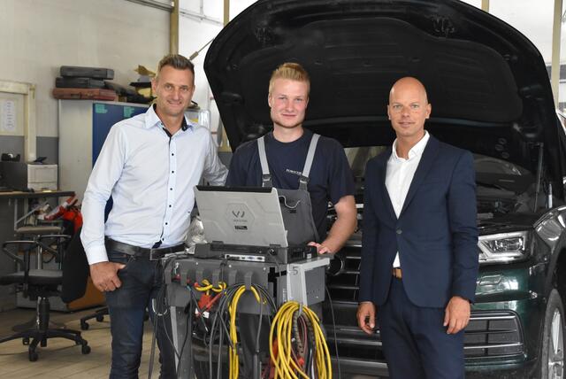 Porsche Wolfsberg: Serviceleiter und Lehrlingsausbildner M. Messner, R. Grubelnig und Geschäftsführer M. Hobel (von links)