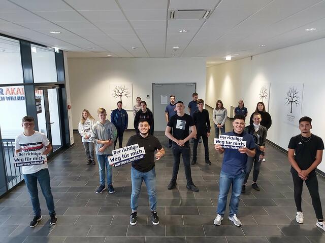 In der Trumauer Zweigniederlassung von Hofer fand kürzlich für 40 neue Lehrlinge der Welcome Day statt.