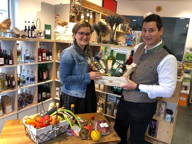 Daniela Mersnik und Michael Wechtitsch sind überzeugt vom Angebot auf der neuen Online-Plattform www.bauernladen-eibiswald.at
