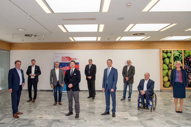 WKNÖ Präsident Wolfgang Ecker, Bezirksstellenleiter Holger Lang-Zmeck, Raimund Vesselsky, Bezirksstellenobmann Thomas Hagmann, Ralph Peter Theuer, Stefan Seif, Hubert Reder, Albert Kisling, WKNÖ Direktor Stellvertreterin Alexandra Höfer