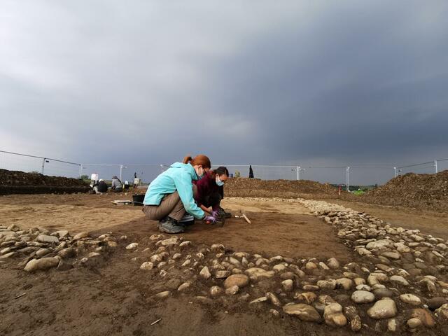 Das Fundament eines Wirtschaftsgebäudes wurde ergraben.