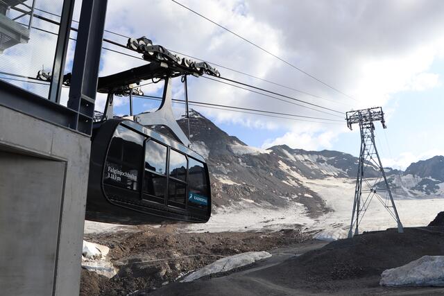 Die Falginjochbahn am Kaunertaler Gletscher ist das einzige Funifor-Seilbahnsystem in Österreich.
