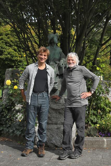 Zu Roseggers Ehren: Daniel Doujenis und Jakob Hiller.