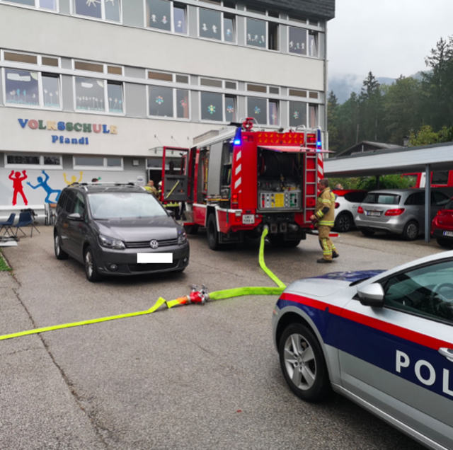 Feuerwehreinsatz bei der Volksschule Pfandl in Bad Ischl.