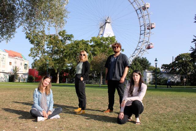 Facettenreich wie der Wiener Prater: "Die Prater WG". Emily Smejkal (Bass), Verena Doublier und Florian Kargl (beide Vocals und Gitarre) und Raphaela Fries (v.li.n.re.)