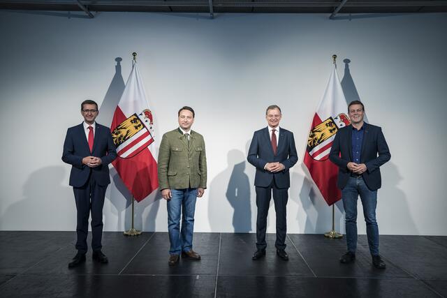 von links: Landesrat Markus Achleitner, Landeshauptmann-Stellvertreter Manfred Haimbuchner, Landeshauptmann Thomas Stelzer und Landesrat Stefan Kaineder informierten am 23. September über den Klima-Rat, der die Landesregierung zukünftig beraten soll.