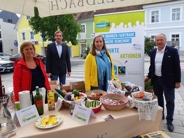 Beatrice Strohmaier, Vizebürgermeister Christian Ortauf, Bettina Mackowski vom Jugendzentrum, Bürgermeister Josef Ober (v.l.). | Foto: Stadtgemeinde Feldbach