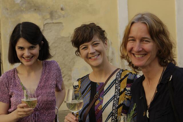 Kata Tranker, Kuratorin Barbara Horvath und Katrin Plavcak