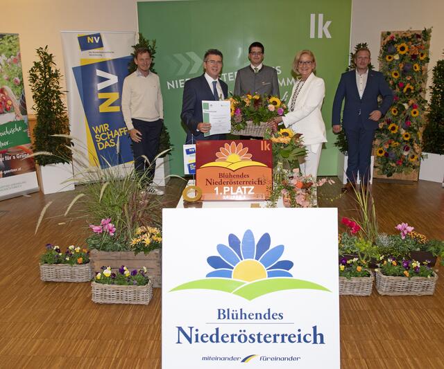 Gärtnerobmann Johannes Käfer, Bürgermeister von Tulln Peter Eisenschenk, Landwirtschaftskammer NÖ-Vizepräsident Lorenz Mayr, Landeshauptfrau Johanna Mikl-Leitner und Spartenobmann Jochen Flicker