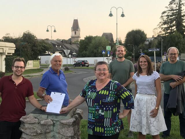 GR Christoph Müller (NEOS), GR Toni Plessl (SP), gf GRin Martha Günzl (GRÜNE), GR Thomas Wladyka (PBL), Marléne Berthold (VP), VizeBM Christian Apl (GRÜNE) (v.l.)