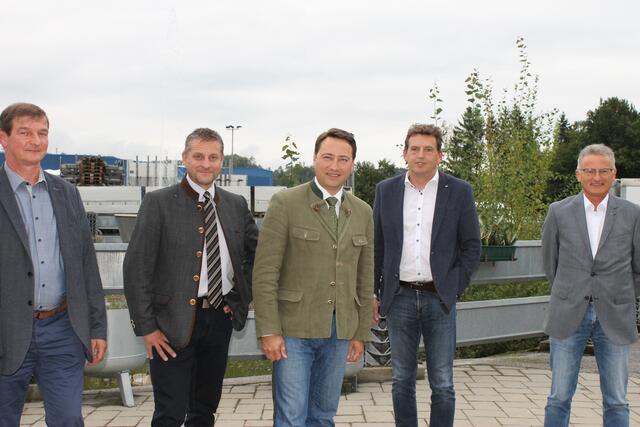 Franz Wengler, David Schießl, Manfred Haimbuchner, Michael Fürtbauer und Wolfgang Pohler bei der Pressekonferenz (v.l.n.r.).  | Foto: Bernbacher 