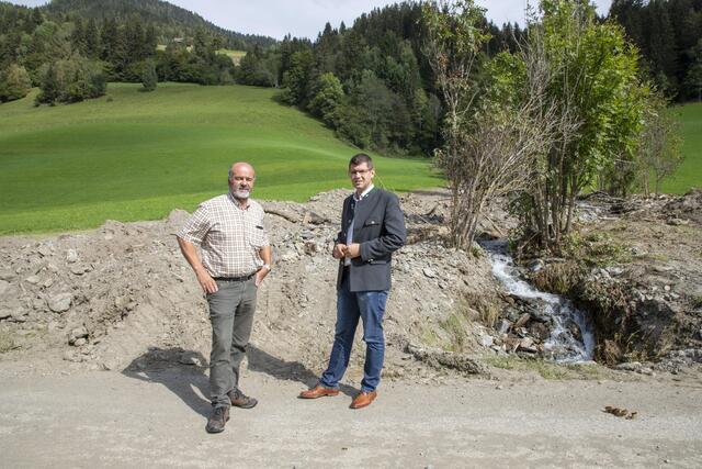 Besichtigen die Schäden am ländlichen Wegenetz: Gruber und der Metnitzer Bürgermeister Anton Engl-Wurzer