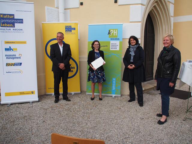 Fritz Nachbargauer, Katharina Eibensteiner, Lehrgangsleiterin Helga Steinacher, Susanne Kappeler-Niederwieser