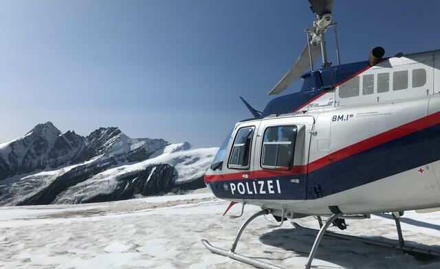 Eine Landung am Übergang zwischen Bockkarkees und Pasterzenboden mit Blick auf den Großglockner auf pber 3.000 Meter