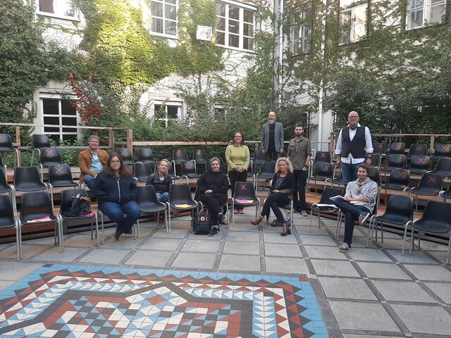 Pfarrer Markus Lintner, Martina Lichtenauer vom Haus der Jugend, Julia Hanzl, Clara Novak von der Mobilen Jugendarbeit, Stadträtin Teresa Voboril, Manfred Zentner, Martina Niederreiter vom WAGGON, Lukas Kölbl und Alexander Schindler von den Pfadfindern und Jugendstadtrat Stephan Schimanowa
