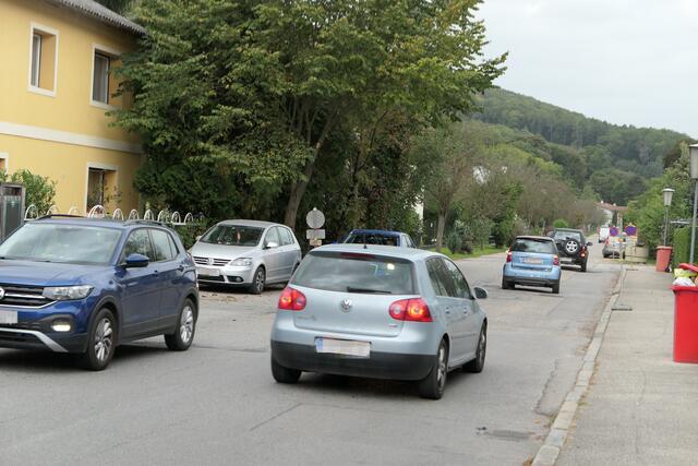 Die Anrainer in der Rechenfeldstraße sind derzeit vom vielen Verkehr im wahrsten Sinne des Wortes "überrollt"
