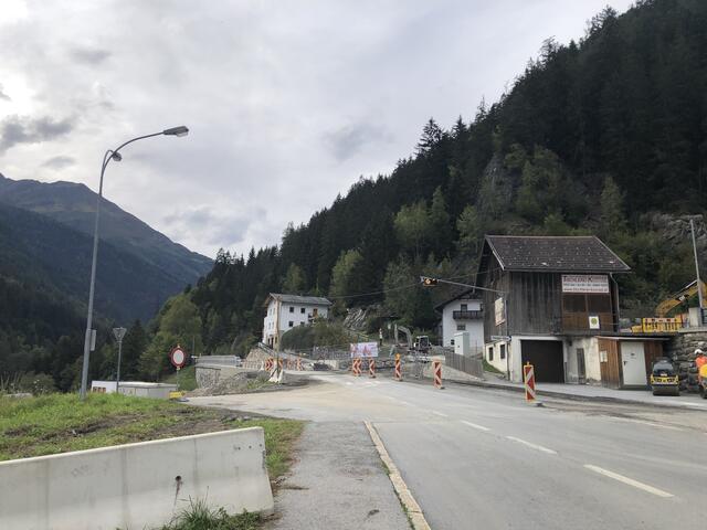 Ab Montag wird der Verkehr nicht mehr über die Brücke der B171 (im Bild) laufen - Eine Umleitung über die Dorfstraße wird eingerichtet.