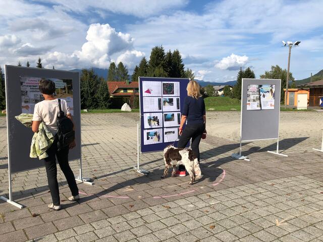 Das Konzept wurde anschaulich dargestellt. Die Menschen nahmen es unter die Lupe.