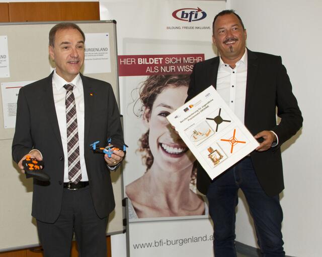 LR Leonhard Schneemann und BFI-Aufsichtsratsvorsitzender Edmund Artner stellen Kurs-Plätze noch in Aussicht