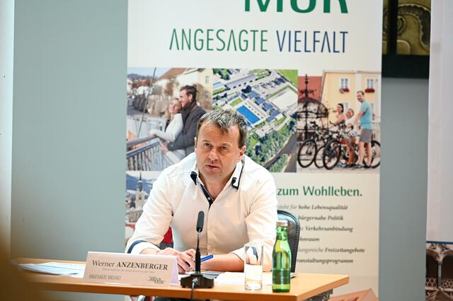 Im Mittelpunkt: Finanzreferent Werner Anzenberger (Archivbild).