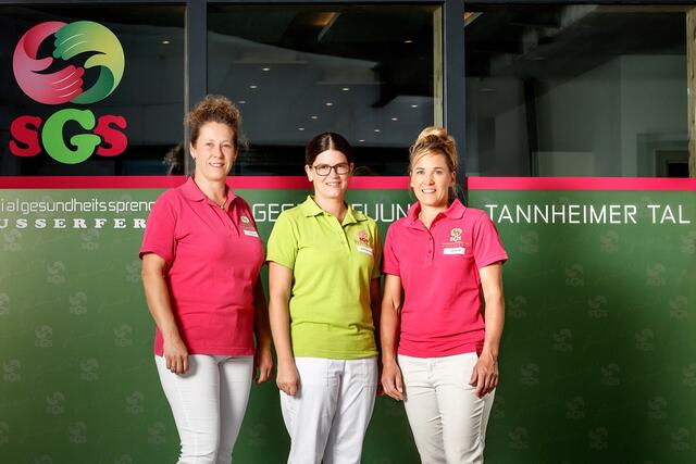 Können es kaum mehr erwarten… das SGS-Team für die Senioren-Tagesbetreuung im Tannheimer Tal: PA Susi, DGKP Beatrice und HH Geli (v.l.)