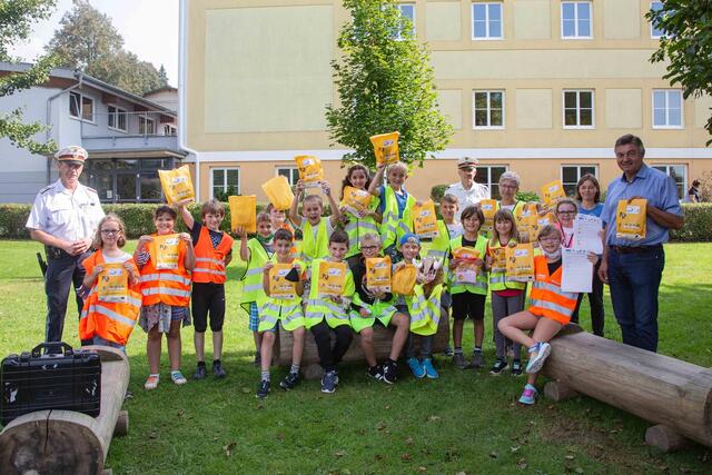 Die Kinder der 3C-Klasse der Volksschule Gnas beteiligten sich an der Aktion "süß oder sauer". | Foto: LEA