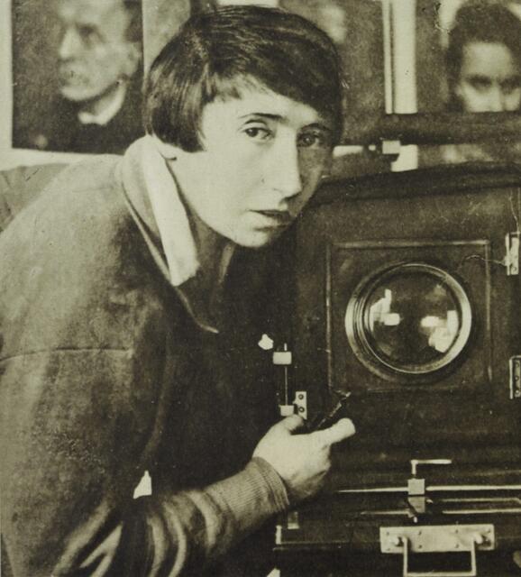 Die Fotografin Trude Fleischmann um 1930.