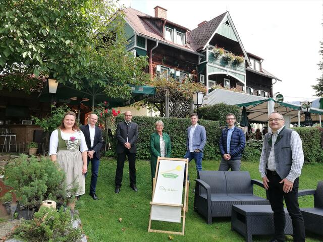 Birgit Preschan (Kassier), Klaus Friedl (Fachgruppenobmann Gastronomie WK Steiermark), Thomas Stadtegger (Obmann-Stv.), Hannelore Wölfler (Obfrau), Michael Rössl (Kassaprüfer), Sven Raters (Schriftführer), Josef Monschein (Kassier-Stv.)  | Foto: Steirische Dorfwirte