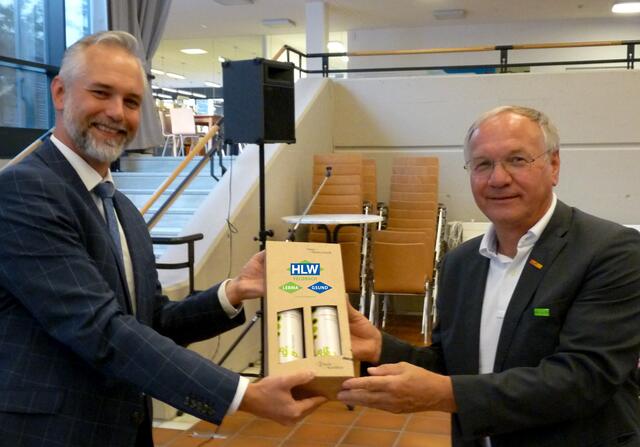 Direktor Markus Sturm und Bürgermeister Josef Ober (v.l.).