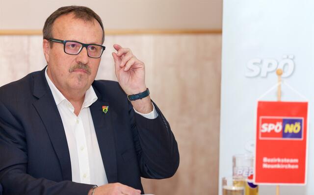 Günter Wolf (SPÖ) wurde einen Gemeinderat aus den eigenen Reihen verraten, wodurch er seinen Bürgermeister-Sessel an die ÖVP verlor.