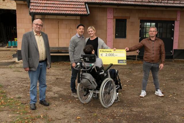 Familie Pfeiffer freute sich über die große Summe, welche bei der Veranstaltung erzielt werden konnte