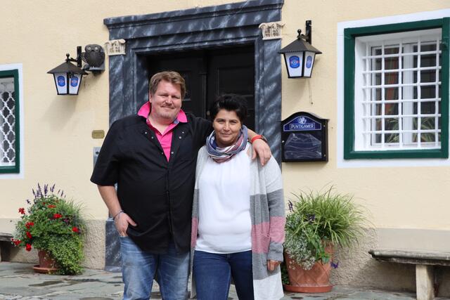 Sie führen ab sofort den Schlosswirt in Silberegg: das Ehepaar Manuel und Daniela Pirker aus Mölbling