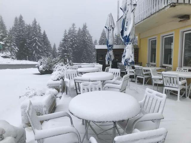 Einladung zu eisgekühlten Getränken auf der Terrasse postete das Gaberl