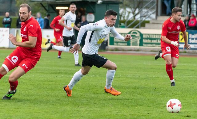Matchwinner für die Vorchdorfer war mit zwei Treffern Kevin Schneider (Mitte).