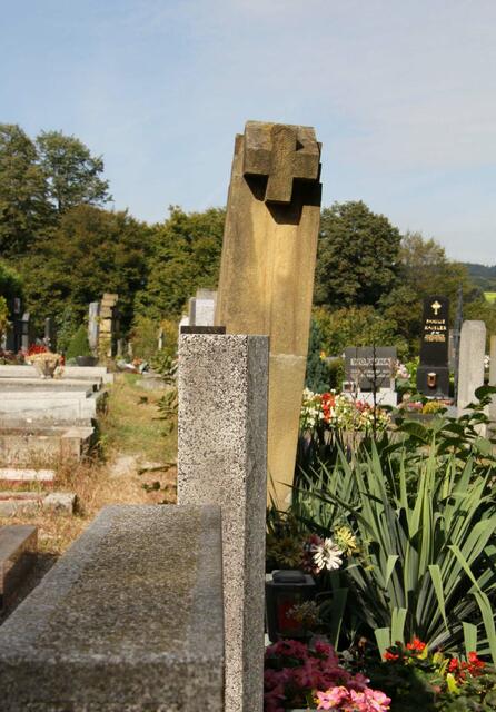 Der Stein stand schon bedenklich schief