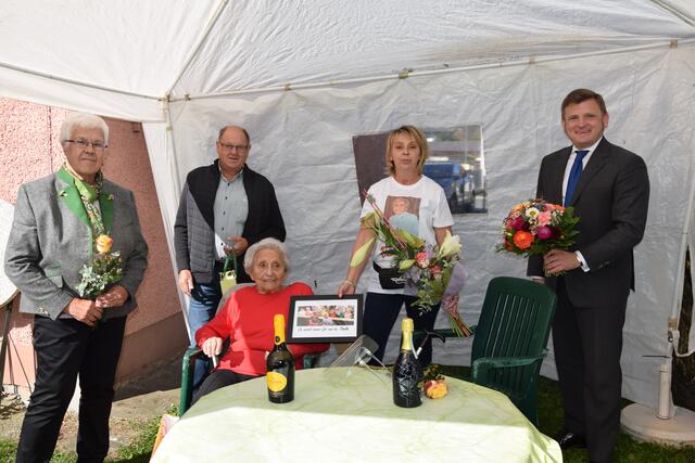 Rosi Fuchshofer und Josef Fuchshofer von der Kirchenrunde, sowie Markus Habisch | Foto: Josef Strohmeier