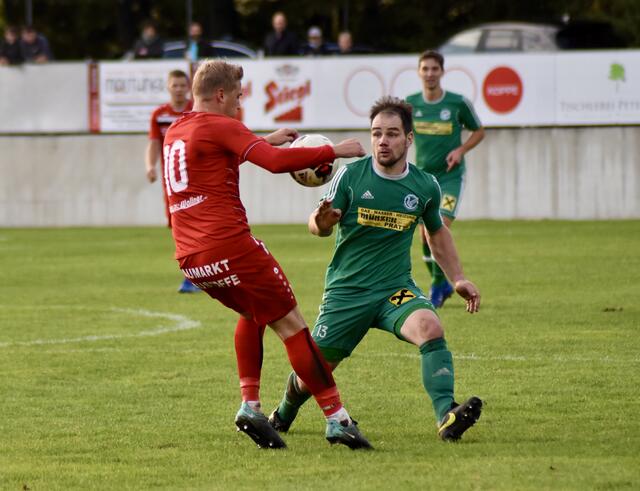 Zwei ehemalige Regionalligaspieler im Fight: Florian Thomann gegen Christian Kluge | Foto: Michl