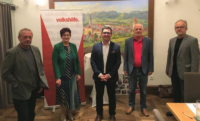 Von links: Volkshilfe-Landesgeschäftsführer Karl Osterberger, Ulrike Steininger, Michael Lindner, Hans Affenzeller und Michael Schodermayr. | Foto: Volkshilfe Freistadt