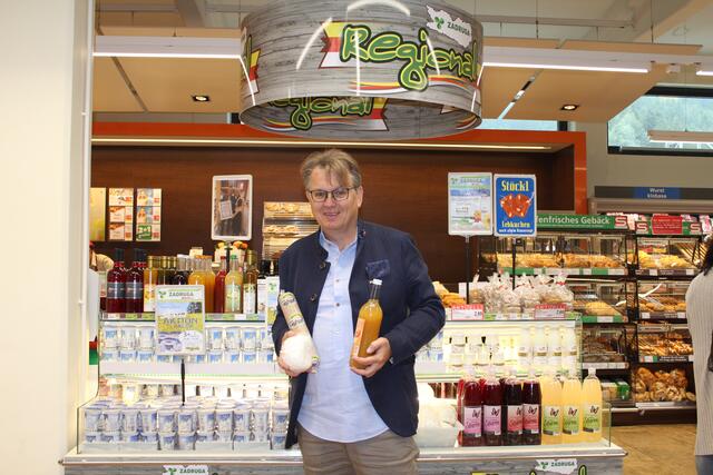 Bernhard Reiter, Zadruga-Geschäftsführer, setzt auf Regionalität. 500 Produkte gibt es im Regional-Sortiment.