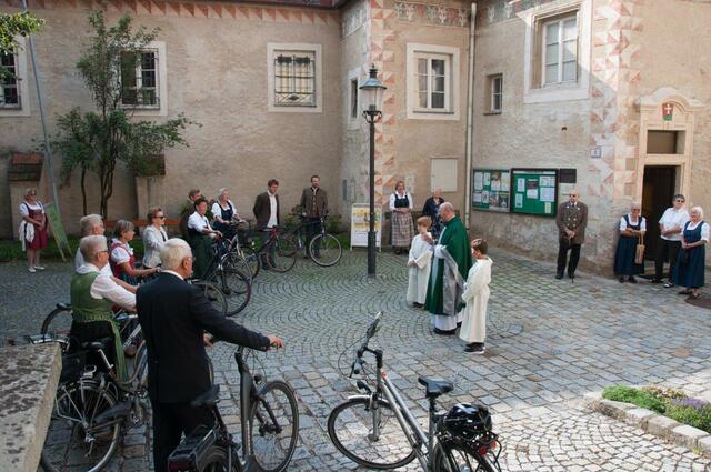 Zahlreiche Gläubige aus Mautern radelten letzten Sonntag in den Gottesdienst.